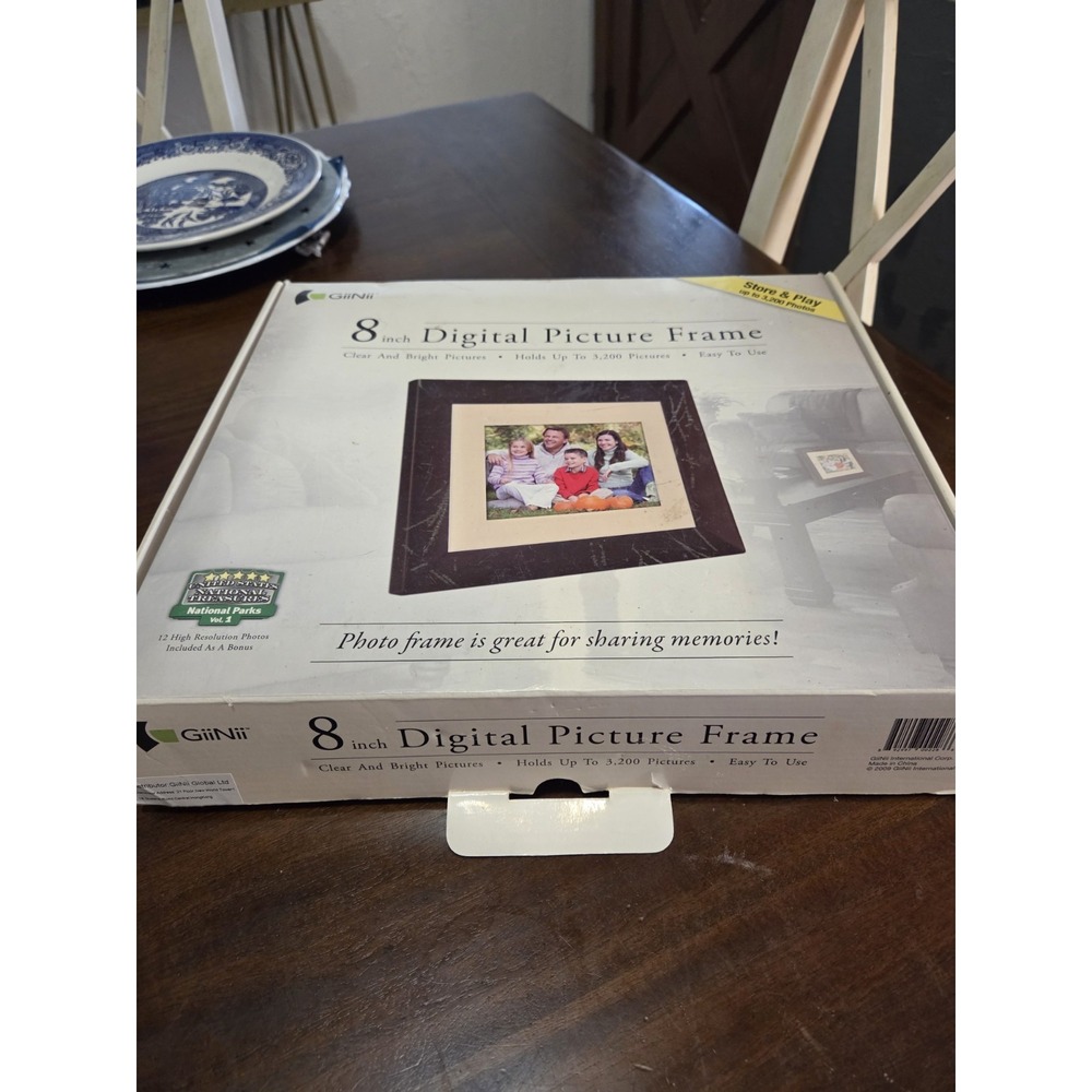 GiiNii 8 Inch Digital Picture Frame -Store Up to 3200 Photos 8" Display Wooden